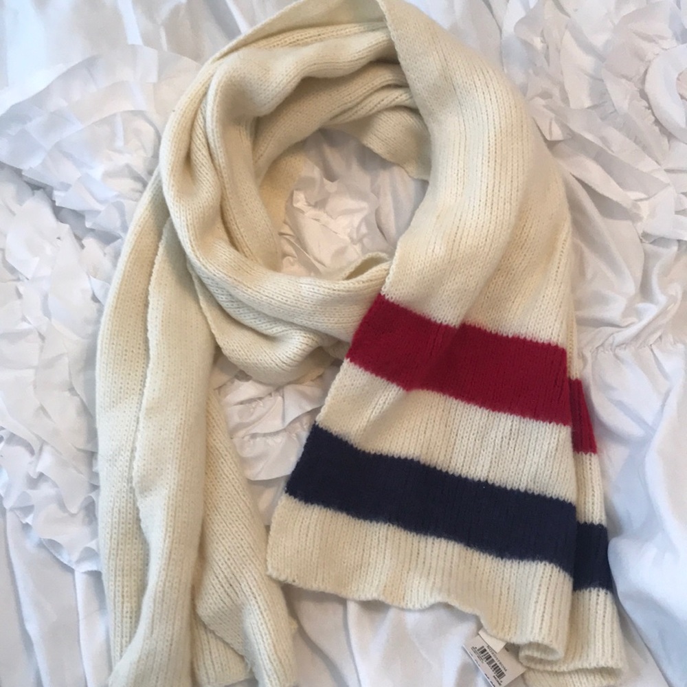 NWT scarf